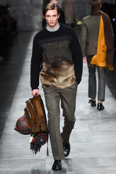 Look 12